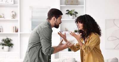 ये संकेत बताते हैं कि वह आपमें इंटरेस्टेड नहीं है.