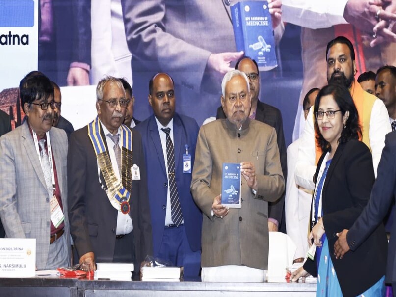 पहली बार नीतीश कुमार बिहार के मुख्यमंत्री पद की शपथ  मार्च 2000 लिये थे. नीतीश कुमार बहुमत साबित नहीं कर पाये थे. इसलिए यह सरकार 7 दिन बाद गिर गई थी. 