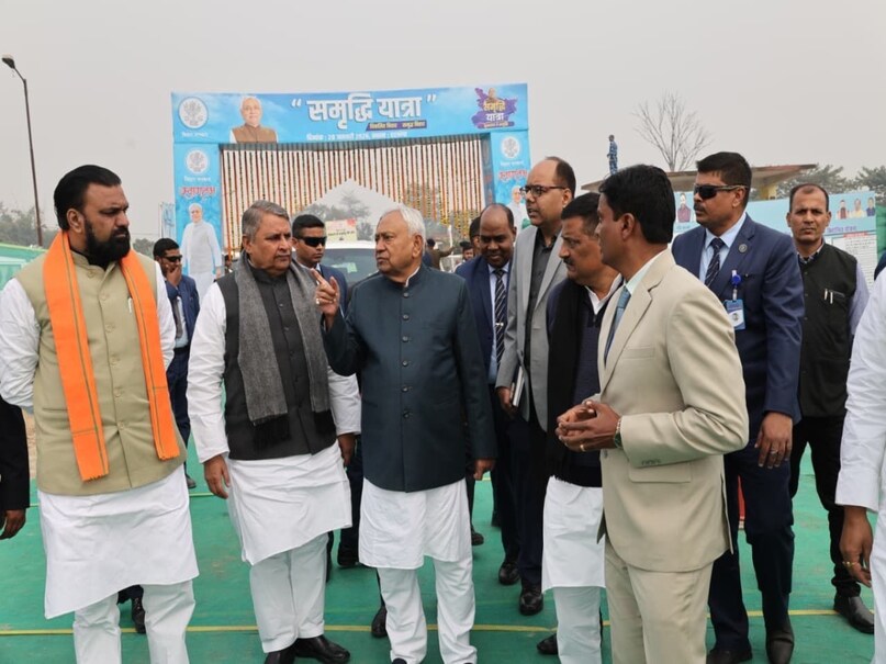 नीतीश कुमार ने दूसरी बार 24 नवंबर 2005​ को मुख्यमंत्री पद की शपथ ली थी.वहीं तीसरी बार  26 नवंबर 2010​ को सीएम पद की शपथ ली थी. जब भाजपा साल 2013 में नारेंद्र मोदी को प्रधानमंत्री को चेहरा घोषित किया था तब नीतीश कुमार ने NDA का साथ छोड़ दिया था.