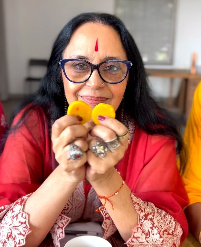 ila arun, ila arun birthday, choli ke peeche kya hai song, khalnayak movie, ila arun career, ila arun films, इला अरुण, इला अरुण बर्थडे, चोली के पीछे क्या है गाना, खलनायक फिल्म, माधुरी दीक्षित, इला अरुण न्यूज