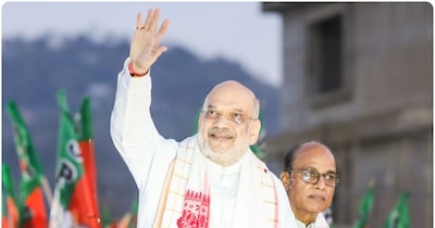 गुवाहाटी में रोड-शो के दौरान लोगों ने अमित शाह का जोरदार स्वागत किया.