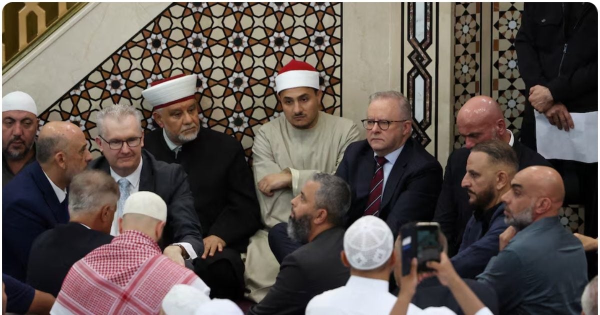 मस्जिद में घुसे ऑस्ट्रेलियाई PM को भीड़ ने खदेड़ा, अल्बानीज को ‘कुत्ता’ कहकर भगाया