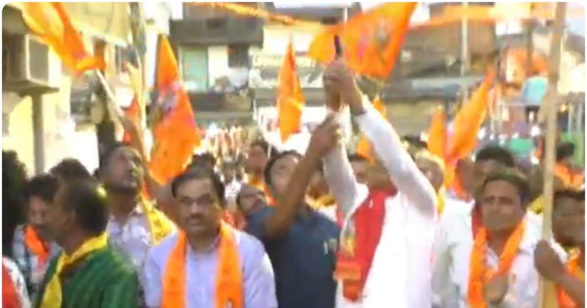 राम नवमी जुलूस में बीजेपी विधायक की दबंगई, फिल्मी अंदाज में पिस्टल निकालकर की फायरिंग, वीडियो हुआ वायरल