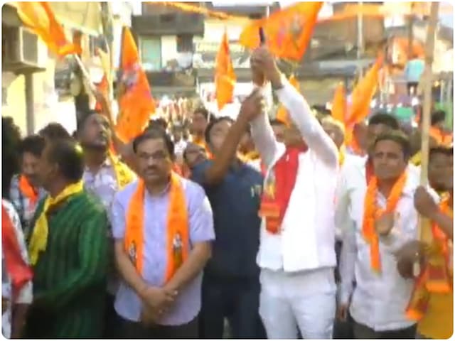 राम नवमी जुलूस में बीजेपी विधायक की दबंगई, पिस्टल निकालकर की फायरिंग