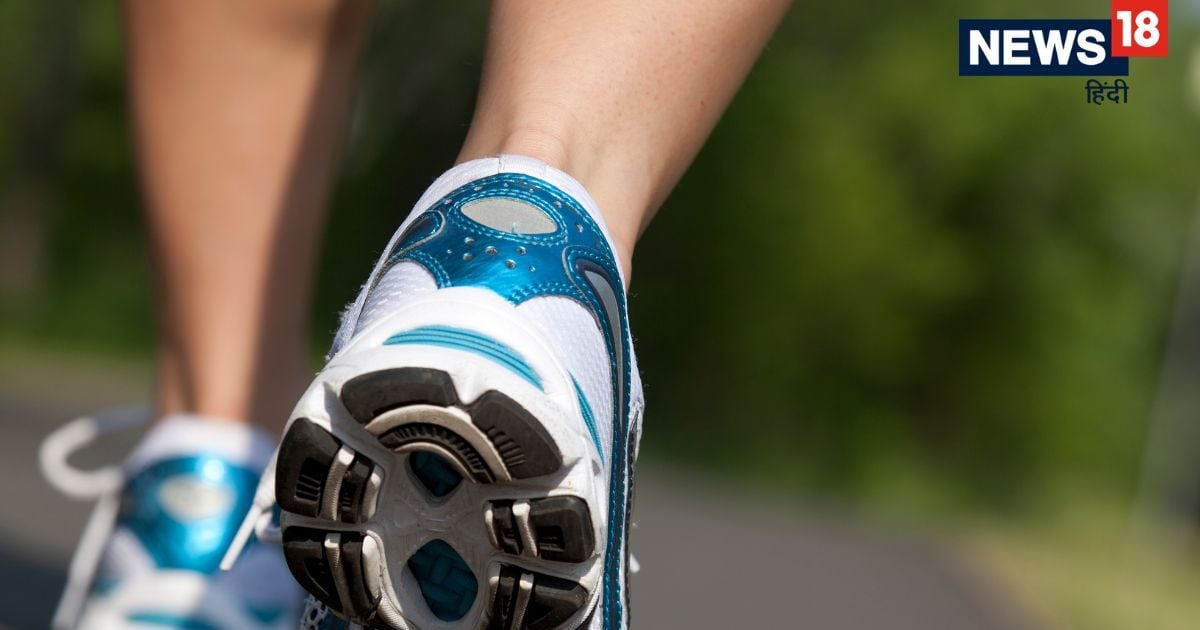 क्या पीछे की ओर चलने से वाकई गायब हो जाती है पेट की चर्बी? जानें इसके जबरदस्‍त फायदे