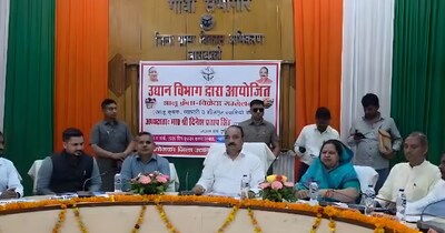 मंत्री जी के सामने किसान ने खोली पोल, पत्रकारों को सुरक्षाकर्मियों ने हड़काया