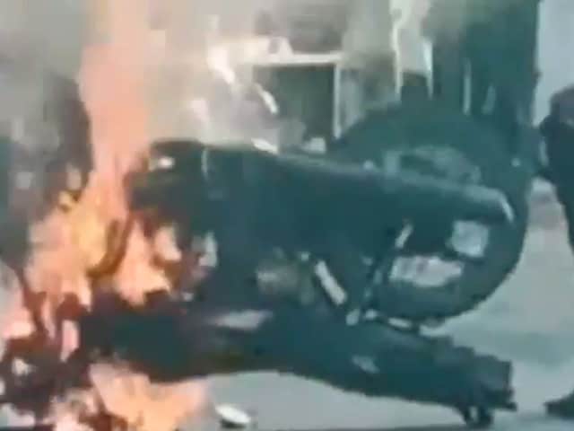 तेल नहीं तो क्या अचार डालूं? पेट्रोल न मिलने पर भड़का युवक, बाइक को फूंक डाला