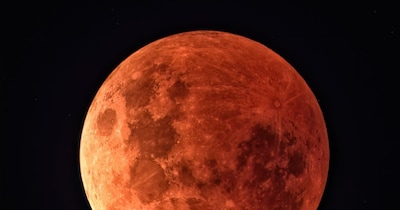 चंद्रग्रहण से जुड़े ताजा अपडेट.