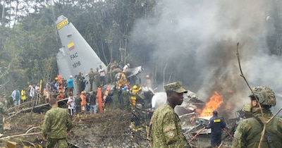 कोलंबिया में वायु सेना का हरक्यूलिस C-130 विमान सोमवार को क्रैश हो गया, जिसमें 34 लोगों की मौत हो गई.