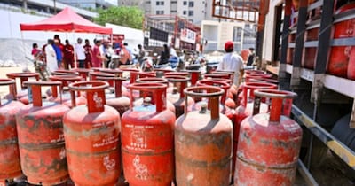 जमाखोरों पर शिकंजा, गैस संकट से निपटने के लिए सरकार की छापेमारी तेज. (Image: IANS)