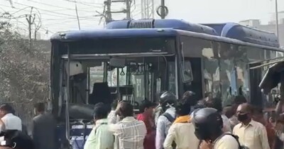 नांगलोई डीटीसी बस हादसे मामले में पुलिस ने दो एफआईआर दर्ज किए हैं. (वीडियो ग्रैब)