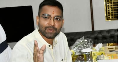 चायती राज मंत्री दीपक प्रकाश ने कहा कि महिला सशक्तिकरण तभी संभव है जब निर्वाचित महिलाएं खुद निर्णय लें. 