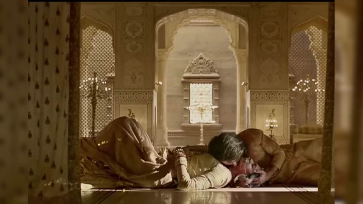 8 साल पुरानी ब्लॉकबस्टर का वो होली सॉन्ग, जिसे परिवार संग देखने की न करें गलती, रंगीन गाना देख होंगे पानी-पानी