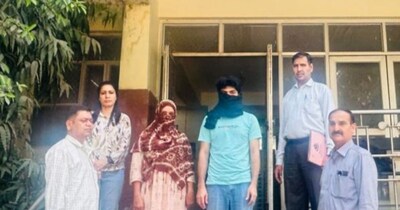 दिल्ली  में दो अवैध बांग्लादेशी पकड़े गए हैं. 