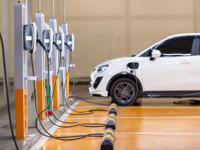 You will get ₹1 lakh for buying a new electric car, road tax also waived