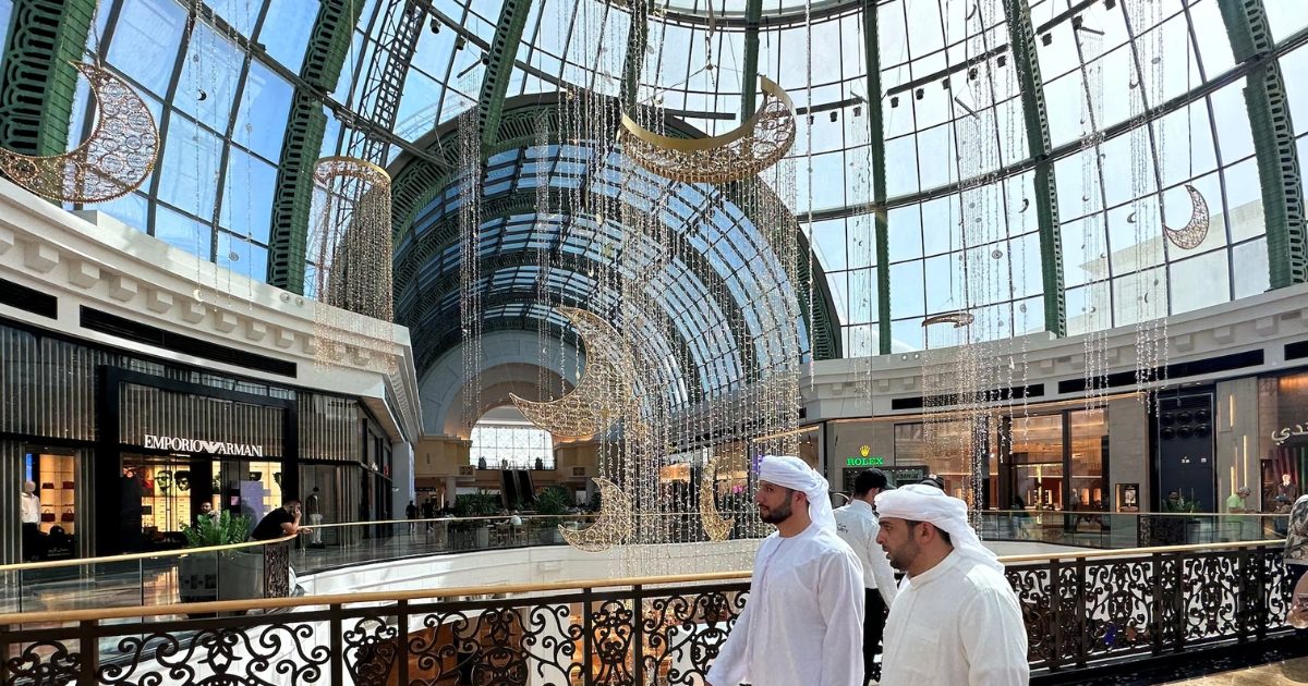 दिल्ली-मुंबई छोड़ो और दुबई में खरीदो प्रॉपर्टी, ईरान युद्ध से 44 फीसदी घट गई बिक्री, कितने रुपये में आएगी 1000 वर्गफीट जमीन