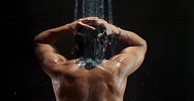 नई दिल्ली.  आज इडंस्ट्री में धुरंधर की सफलता एंजॉय कर रहे एक्टर रणवीर हिट की गारंटी बन चुके हैं.  लेकिन एक्टर को ये बेहतरीन अभिनय का हुनर अपनी दादी से विरासत में मिला है. रणवीर की दादी ने भी कभी राज कपूर और नरगिस की फिल्म में काम किया  था. उनकी दादी भी अपने दौर की बेहतरीन एक्ट्रेस रह चुकी हैं.