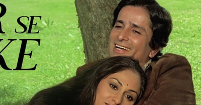Jaya Bachchan Romances Shashi Kapoor in Silsila Song Despite Amitabh's Presence