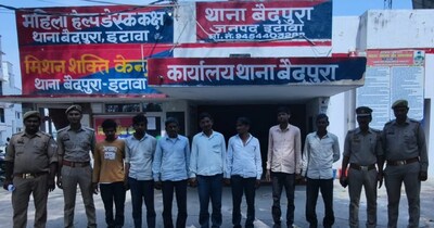 इटावामध्ये 'तालिबानी न्याय': प्रेमी युगुलाला मारहाण, तोंडाला काळं फासलं; 10 जणांना अटक