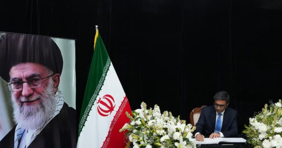 जंग के बीच ईरानी दूतावास पहुंचे भारत के विदेश सचिव, कूटनीति की बिसात पर भारत की 'नपी-तुली' चाल