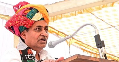 राजस्थान पीसीसी अध्यक्ष गोविंद सिंह डोटासरा ने आरोप लगाया कि ओबीसी आयोग को पंगु बनाकर चुनाव टाले जा रहे हैं. सरकार जानबूझकर आरक्षण से जुड़ा डेटा चुनाव आयोग को नहीं दे रही है. 