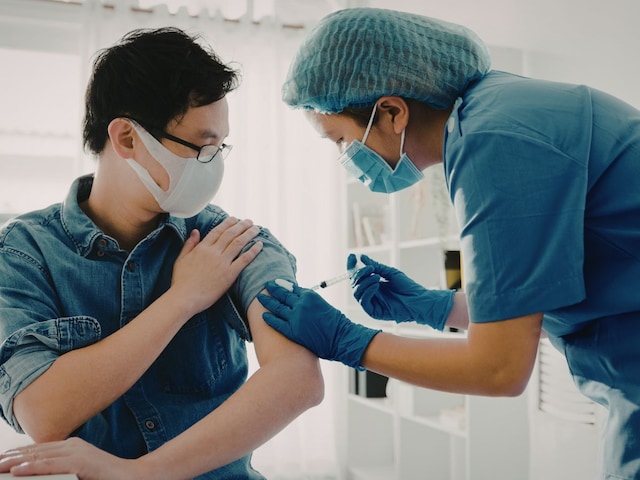 ছেলেদেরও এইচপিভি ভ্যাকসিন নেওয়া উচিত! ডাক্তার কেন এমন বললেন