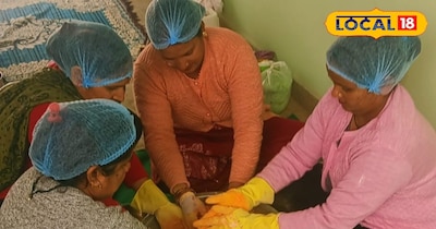 ऋषिकेश की महिलाओं का कमाल: फूल, सब्जी और पत्तियों से बना रही हैं 100% ऑर्गेनिक रंग