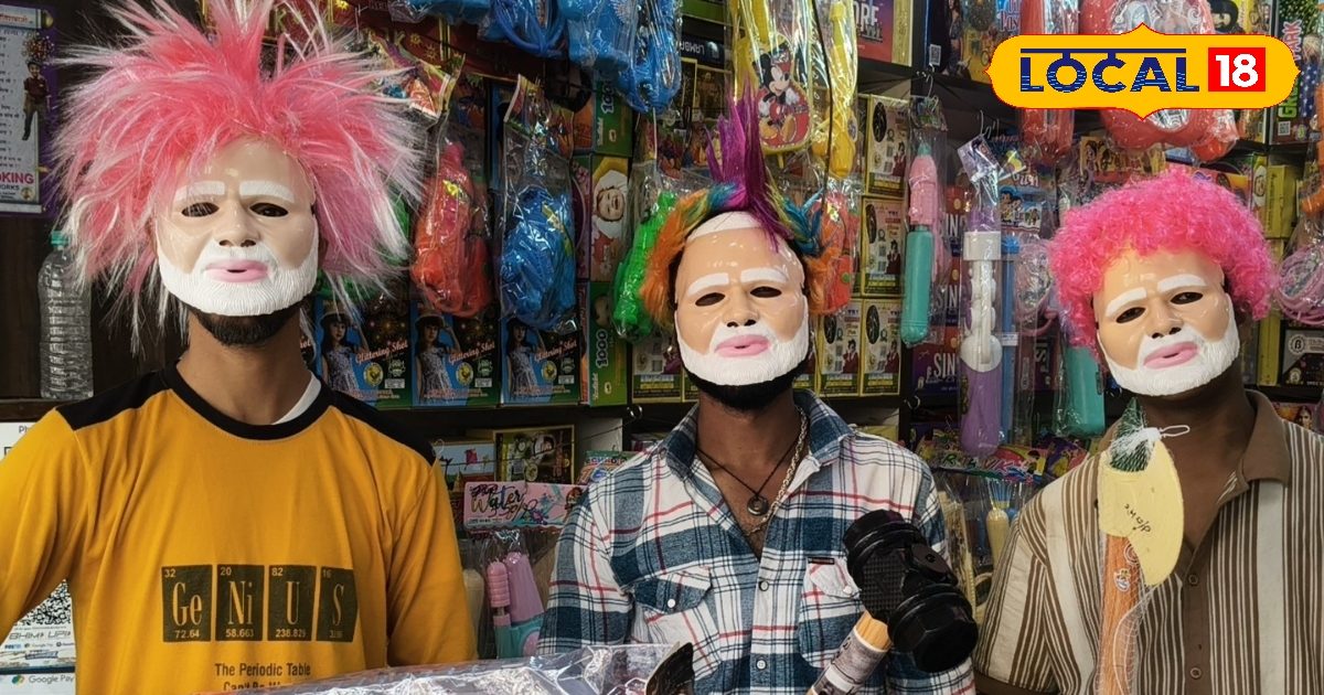 मुजफ्फरपुर में होली की धूम, मोदी मास्क और मोदी–योगी पिचकारी की जबरदस्त मांग