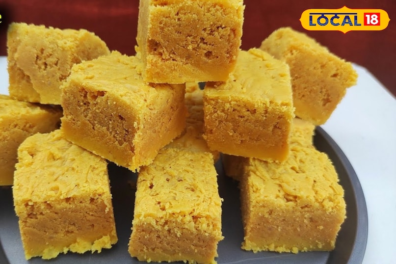 मैसूर पाक ​यह कर्नाटक की सबसे प्रसिद्ध मिठाई है। बेसन, शुद्ध घी और चीनी से बनी यह मिठाई मुँह में जाते ही घुल जाती है। होली के रंगों के बीच इसका शाही स्वाद हर किसी को पसंद आएगा।