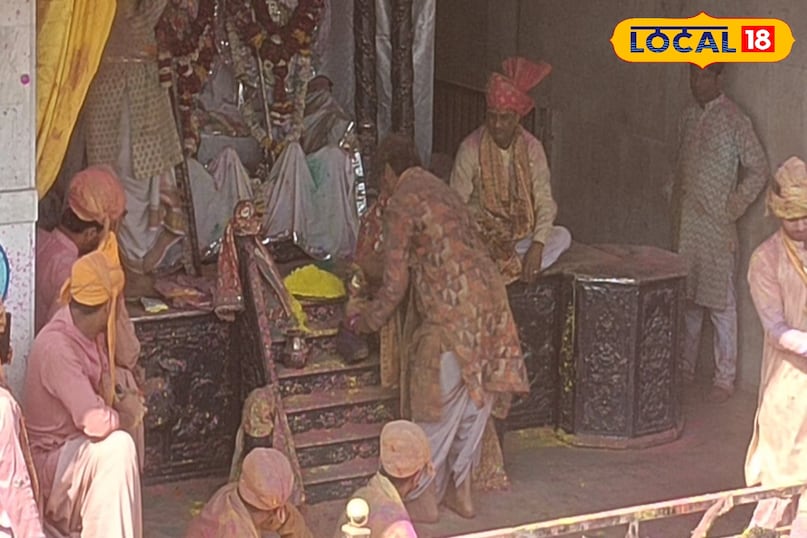 मथुरा न्यूज़, ताजा खबर, टॉप खबर, नंदगांव, नंद मंदिर, लडडू गोपाल, बलराम, गुलाल होली, यूपी न्यूज़, Mathura News, Latest News, Top News, Nandgaon, Nand Temple, Laddu Gopal, Balram, Gulal Holi, UP News