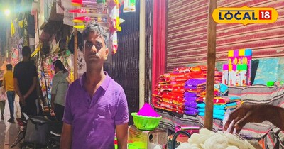 बाजार में खरपुड़ी के साथ स्टॉल पर दुकानदार.