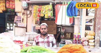 फैनी मिठाई की जानकारी देते जफर उद्दीन 