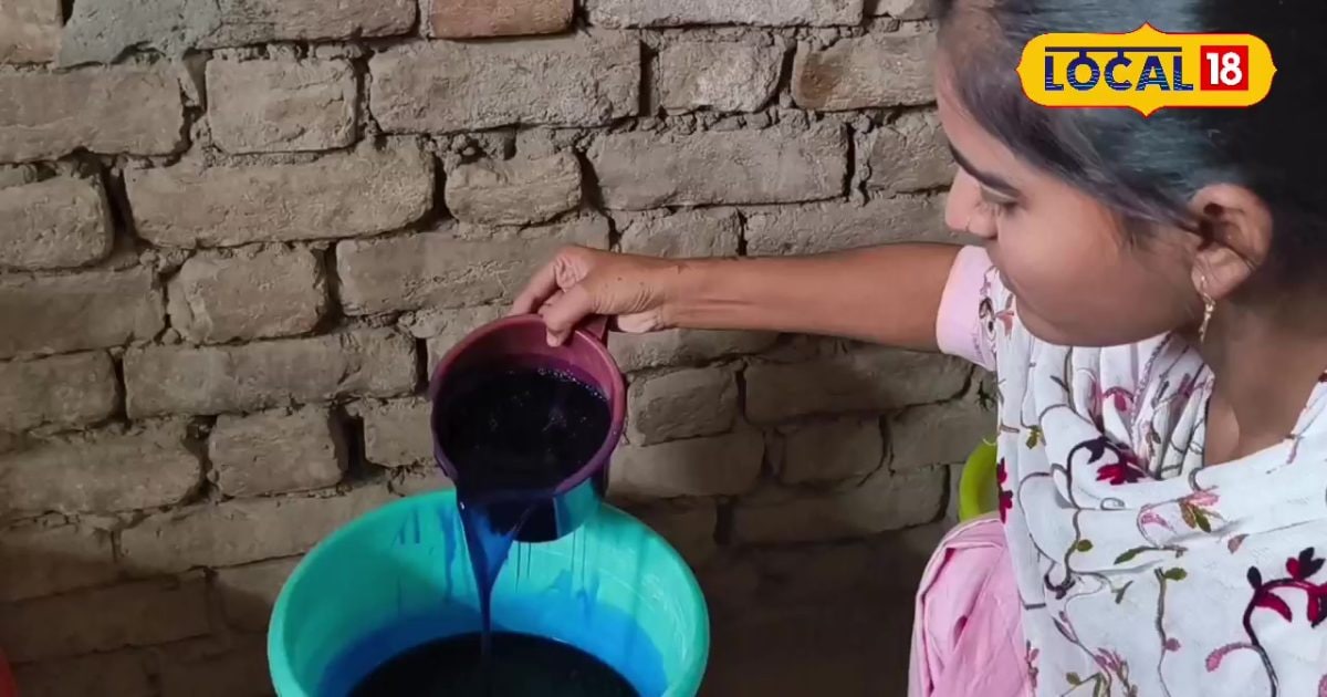 स्वयं सहायता समूह से बदल रही महिलाओं की किस्मत, घर पर बना रहीं हार्पिक और कमा रहीं अच्छा मुनाफा