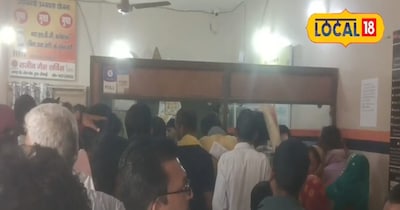 गैस सिलेंडर के लिए एजेंसी पर भीड़