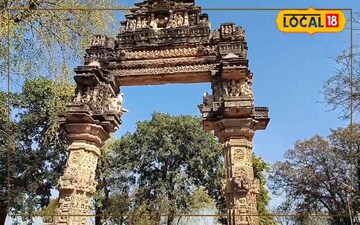 दसवीं शताब्दी का तोरण द्वार