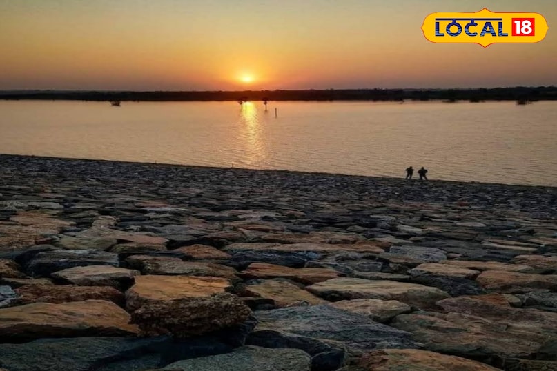 गर्मी के दिनों मे उमड़ती है भीड़ 