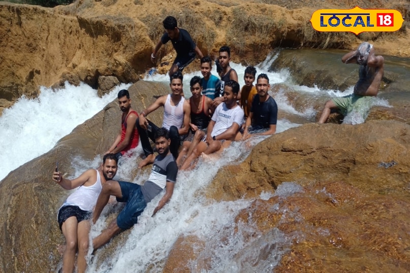 डैम से निकला नहर जिसमे स्नान करने लोग दूर दराज से आते है 