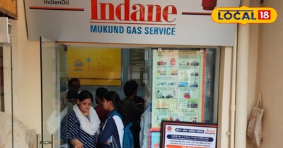 बुकिंग के लिए एजंसी पर भीड़