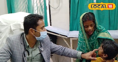 बच्चों को देखते डॉक्टर