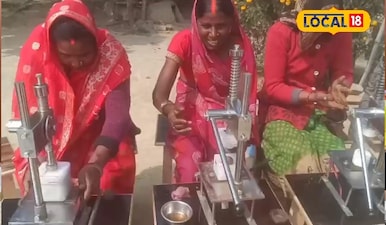 दिए तैयार करती महिलाएं 