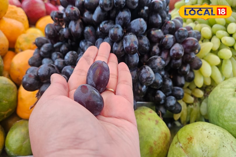 green grapes Vs black grapes green grapes Vs black grapes