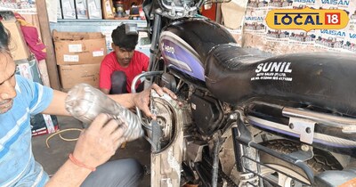 सर्विस होती बाइक 