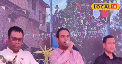 मंच पर मौजूद मुख्य अतिथि उप विकास आयुक्त जावेद हुसैन के साथ अन्य अतिथि