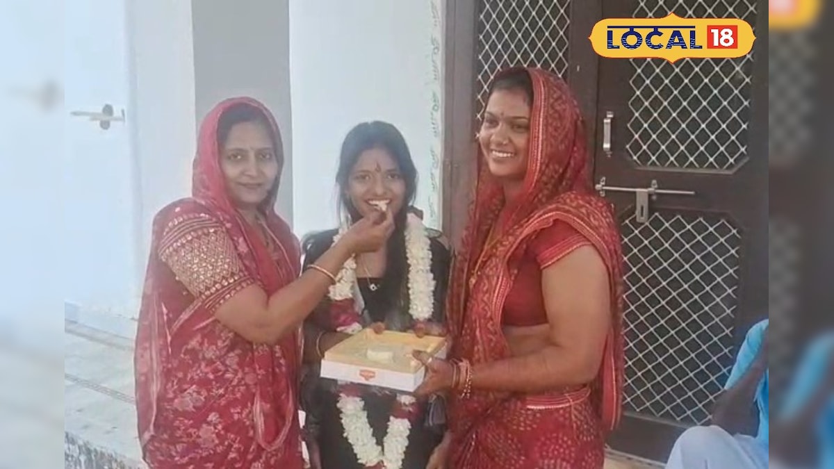 बेटिया मचा रहीं धूम… पुष्कर की अक्षरा बनी मेहनत की मिसाल, 95% अंक लाकर बनीं टॉपर