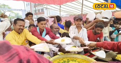 मां कामाख्या मंदिर में मंत्री लेसी सिंह ने अपने हाथों से बांटी महाभोग प्रसाद 