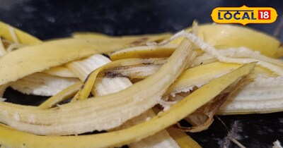 केले के छिलके से स्किन को गहराई से नमी मिलती है और स्किन ग्लोइंग रहती है।