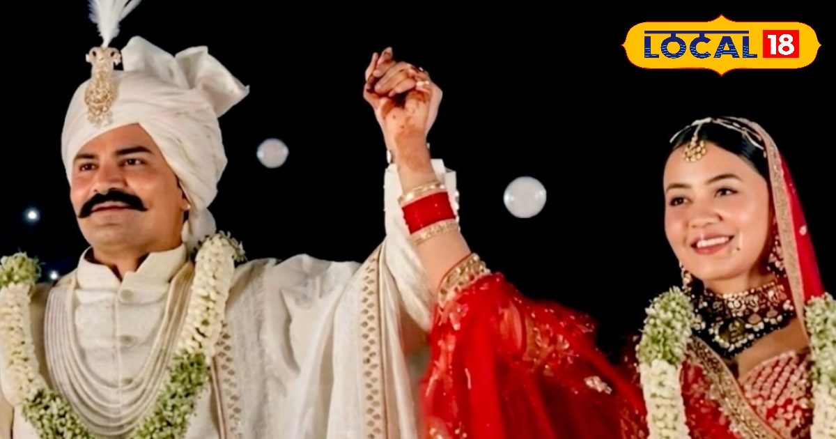 शाही अंदाज में IPS दूल्हा घुटनों पर बैठा, बरेली SP ने पहनाई वरमाला, VIDEO वायरल