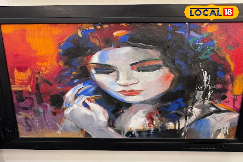 इंडिया आर्ट फेस्टिवल 3.0 का आयोजन 3 से 5 अप्रैल, 2026 तक हैदराबाद के पॉश इलाके जुबली हिल्स स्थित कन्वेंशन सेंटर में किया जाएगा। इस बार महोत्सव का पैमाना पहले से कहीं अधिक विशाल है। यहाँ कुल 80 विशेष बूथ तैयार किए गए हैं जिनमें 3,000 से अधिक कलाकृतियों को प्रदर्शित किया जाएगा। आयोजन का मुख्य उद्देश्य कला का लोकतांत्रीकरण करना है जहाँ स्वतंत्र और उभरते हुए कलाकारों को देश की 30 प्रतिष्ठित आर्ट गैलरीज के साथ एक ही मंच पर अपनी प्रतिभा दिखाने का अवसर मिलता है। इंडिया आर्ट फेस्टिवल 3.0 का आयोजन 3 से 5 अप्रैल, 2026 तक हैदराबाद के पॉश इलाके जुबली हिल्स स्थित कन्वेंशन सेंटर में किया जाएगा। इस बार महोत्सव का पैमाना पहले से कहीं अधिक विशाल है। यहाँ कुल 80 विशेष बूथ तैयार किए गए हैं जिनमें 3,000 से अधिक कलाकृतियों को प्रदर्शित किया जाएगा। आयोजन का मुख्य उद्देश्य कला का लोकतांत्रीकरण करना है जहाँ स्वतंत्र और उभरते हुए कलाकारों को देश की 30 प्रतिष्ठित आर्ट गैलरीज के साथ एक ही मंच पर अपनी प्रतिभा दिखाने का अवसर मिलता है।