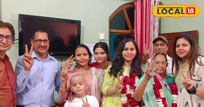 परिवार के साथ  अनन्या त्रिवेदी 