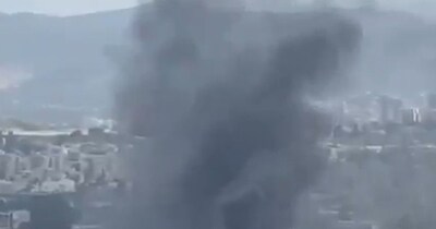 ईरान के मिसाइल हमले के बाद धूं-धूं कर जलता इजरायल का बाजान तेल रिफाइनरी. (वीडियो ग्रैब) 